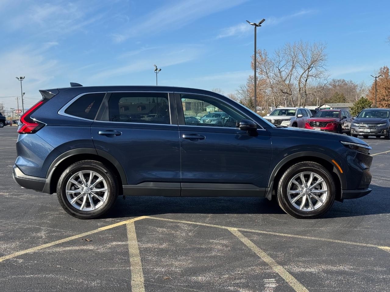 Honda CR-V Vehicle Full-screen Gallery Image 02