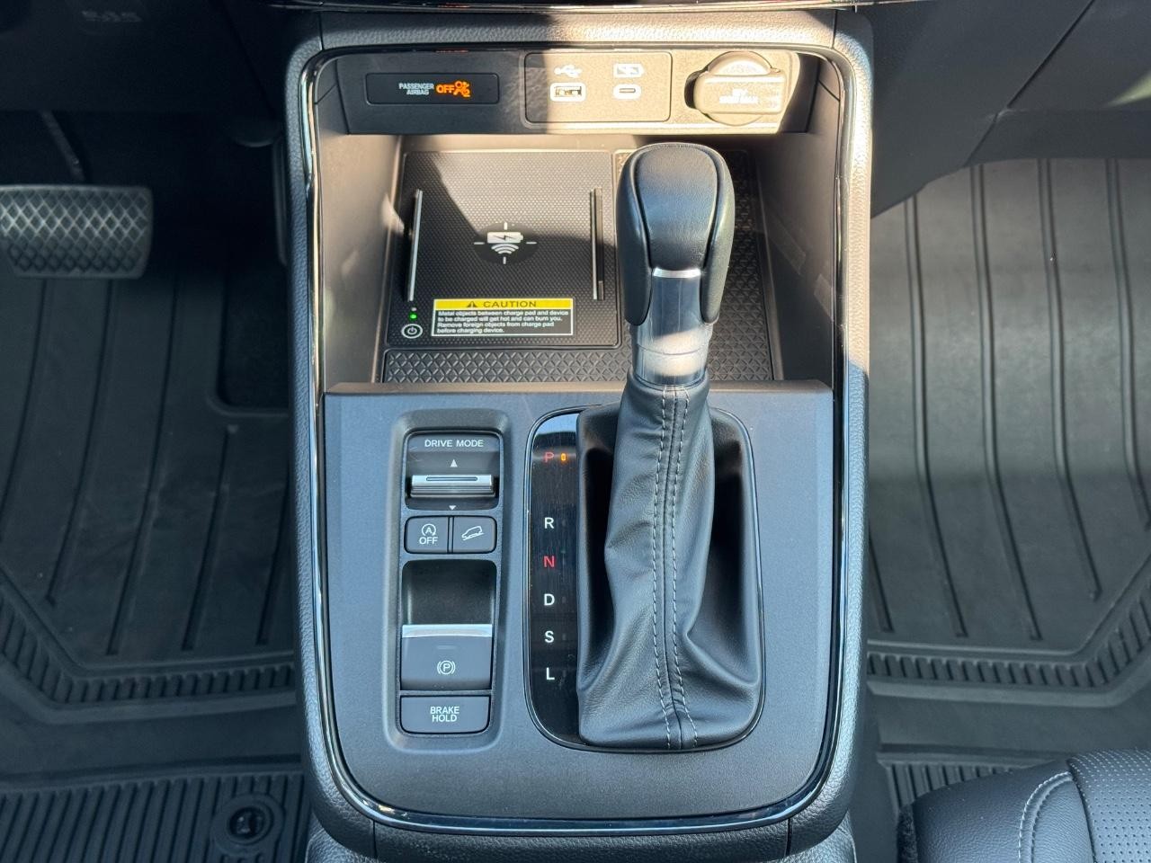 Honda CR-V Vehicle Full-screen Gallery Image 15