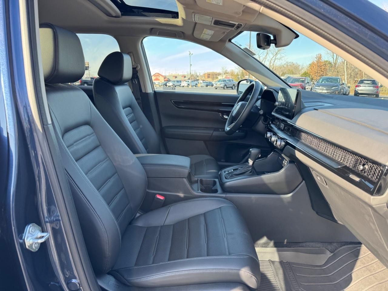 Honda CR-V Vehicle Full-screen Gallery Image 17