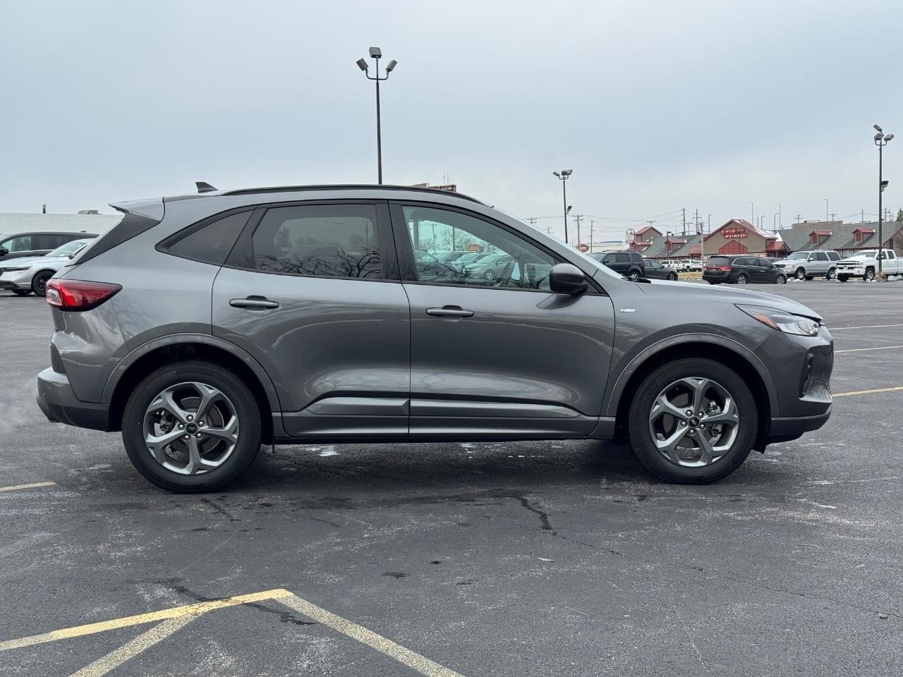 Ford Escape Vehicle Full-screen Gallery Image 02