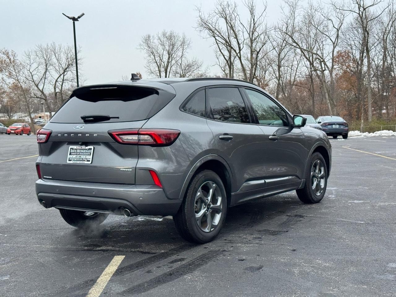 Ford Escape Vehicle Full-screen Gallery Image 03