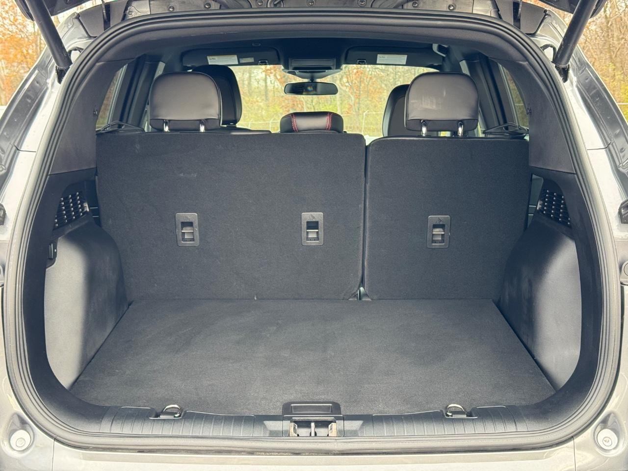 Ford Escape Vehicle Full-screen Gallery Image 04