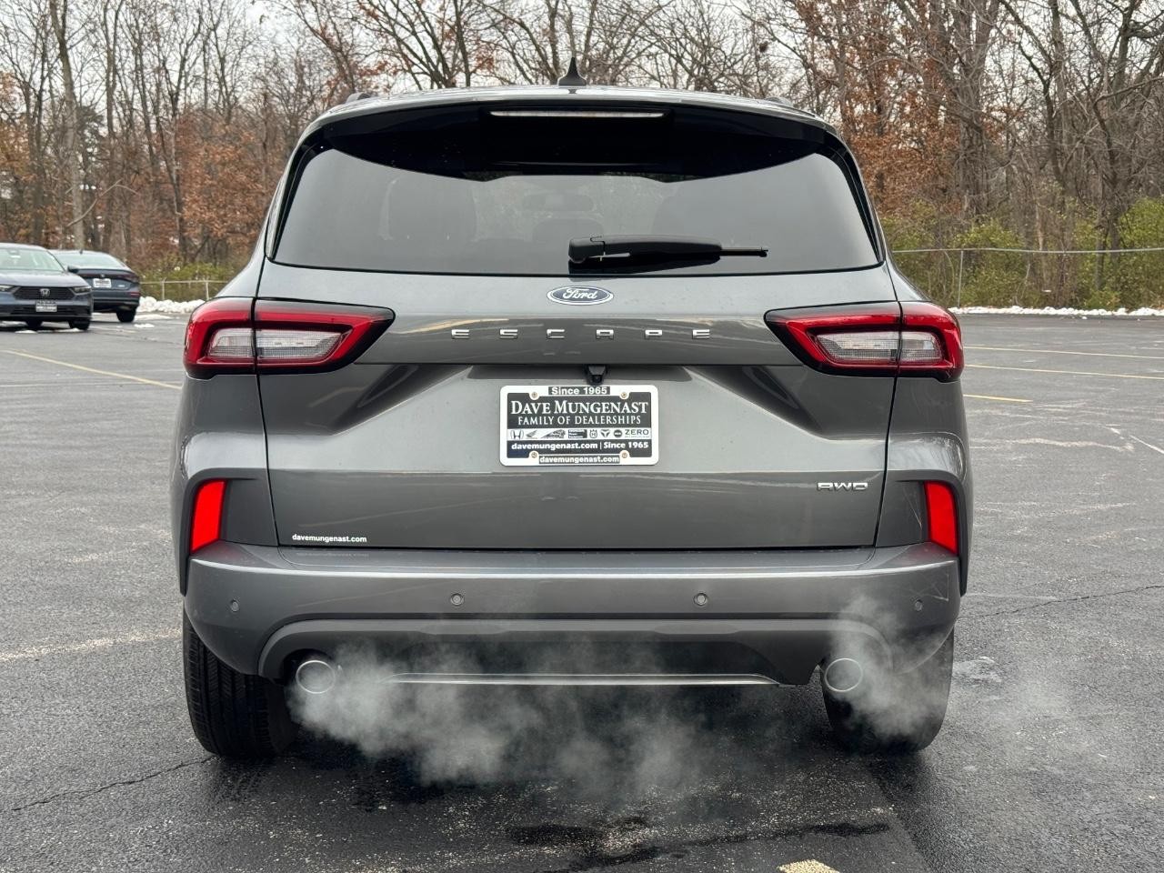 Ford Escape Vehicle Full-screen Gallery Image 05