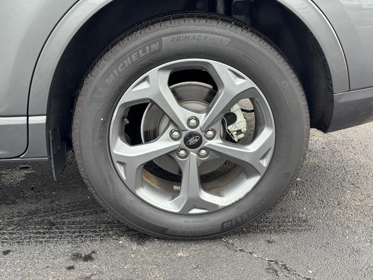 Ford Escape Vehicle Full-screen Gallery Image 07