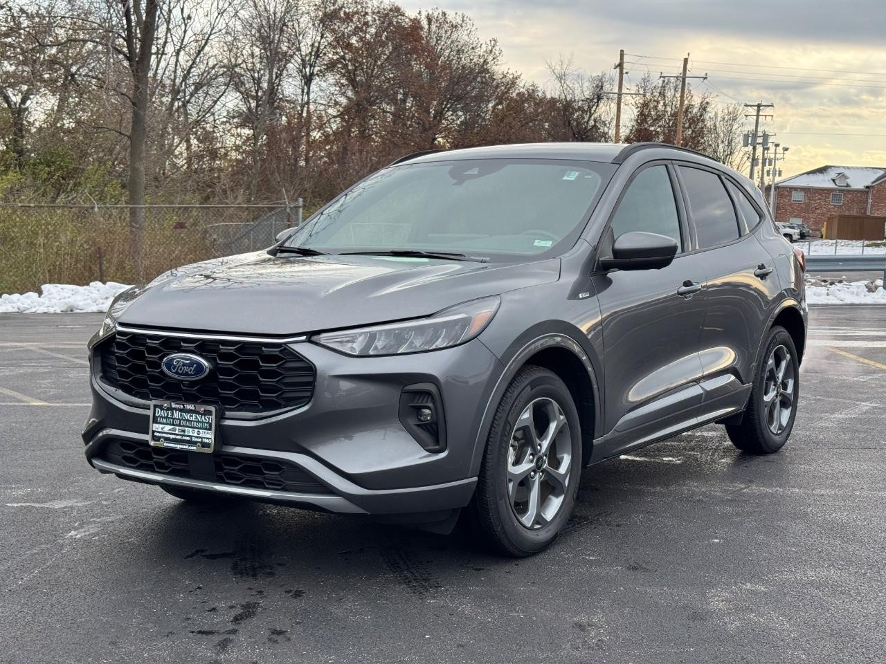 Ford Escape Vehicle Full-screen Gallery Image 08