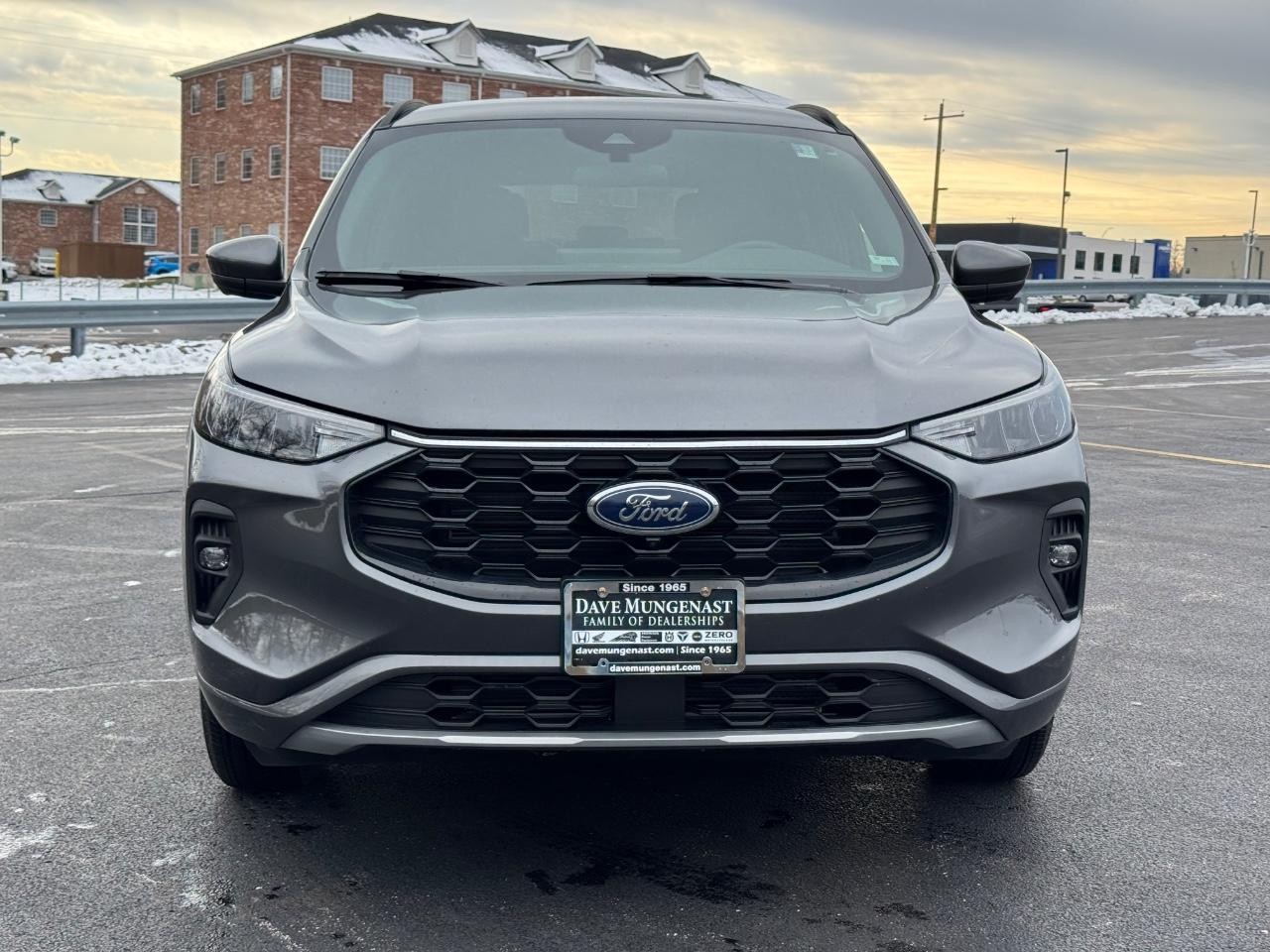 Ford Escape Vehicle Full-screen Gallery Image 09