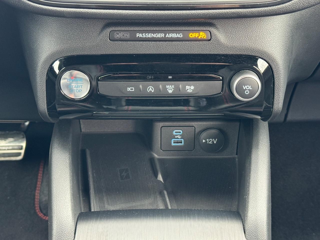 Ford Escape Vehicle Full-screen Gallery Image 14