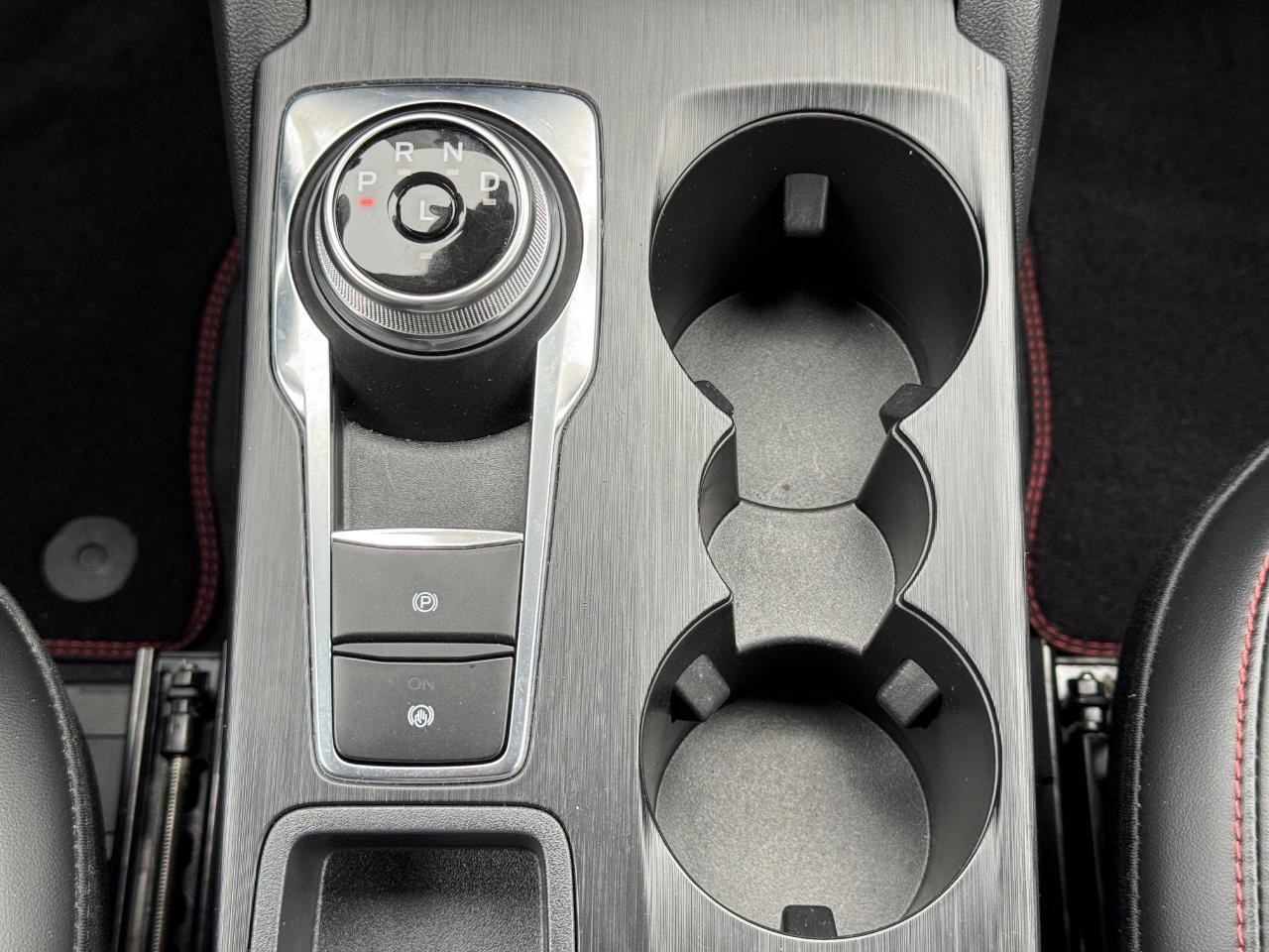 Ford Escape Vehicle Full-screen Gallery Image 15