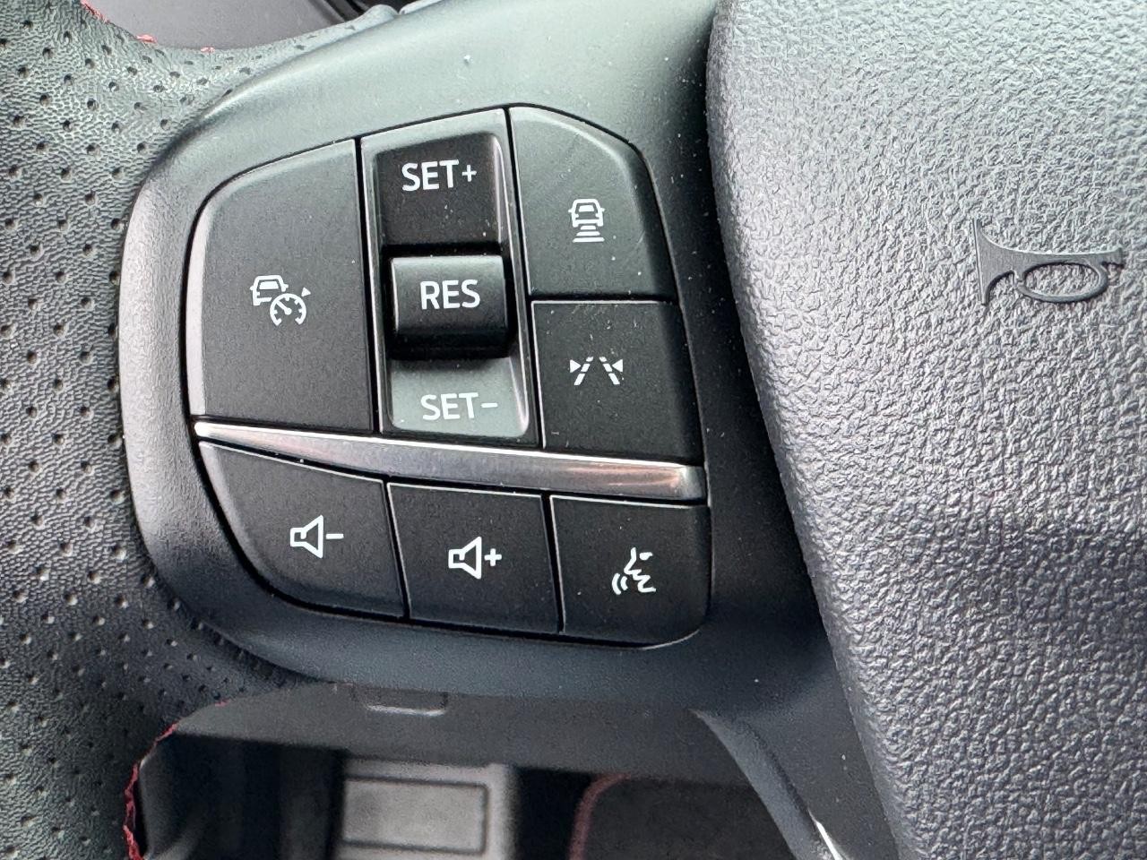 Ford Escape Vehicle Full-screen Gallery Image 20