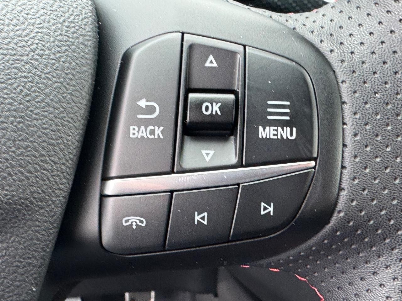 Ford Escape Vehicle Full-screen Gallery Image 21