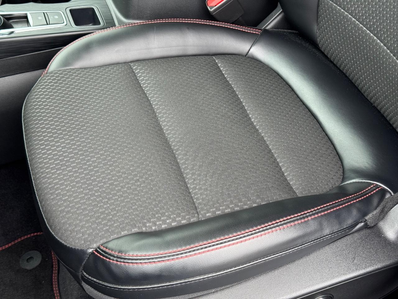 Ford Escape Vehicle Full-screen Gallery Image 26