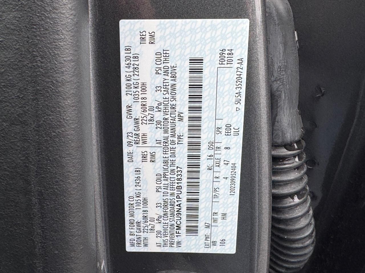 Ford Escape Vehicle Full-screen Gallery Image 27