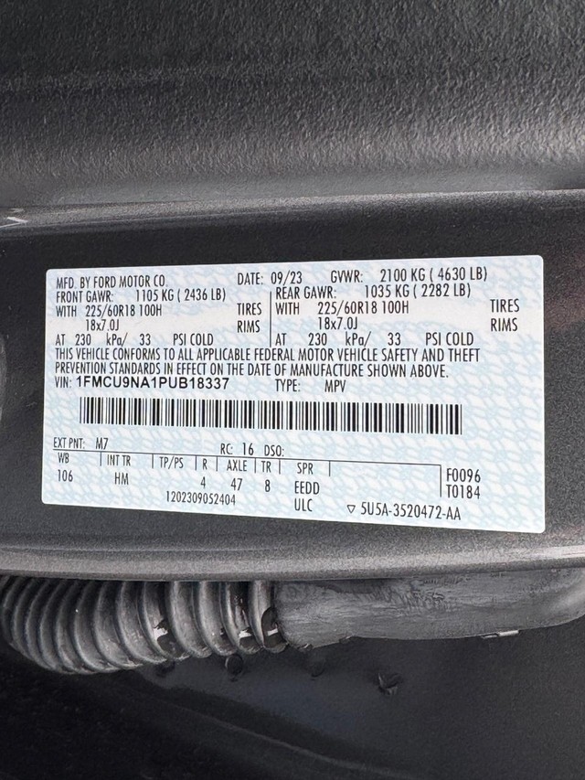 Ford Escape Vehicle Full-screen Gallery Image 27