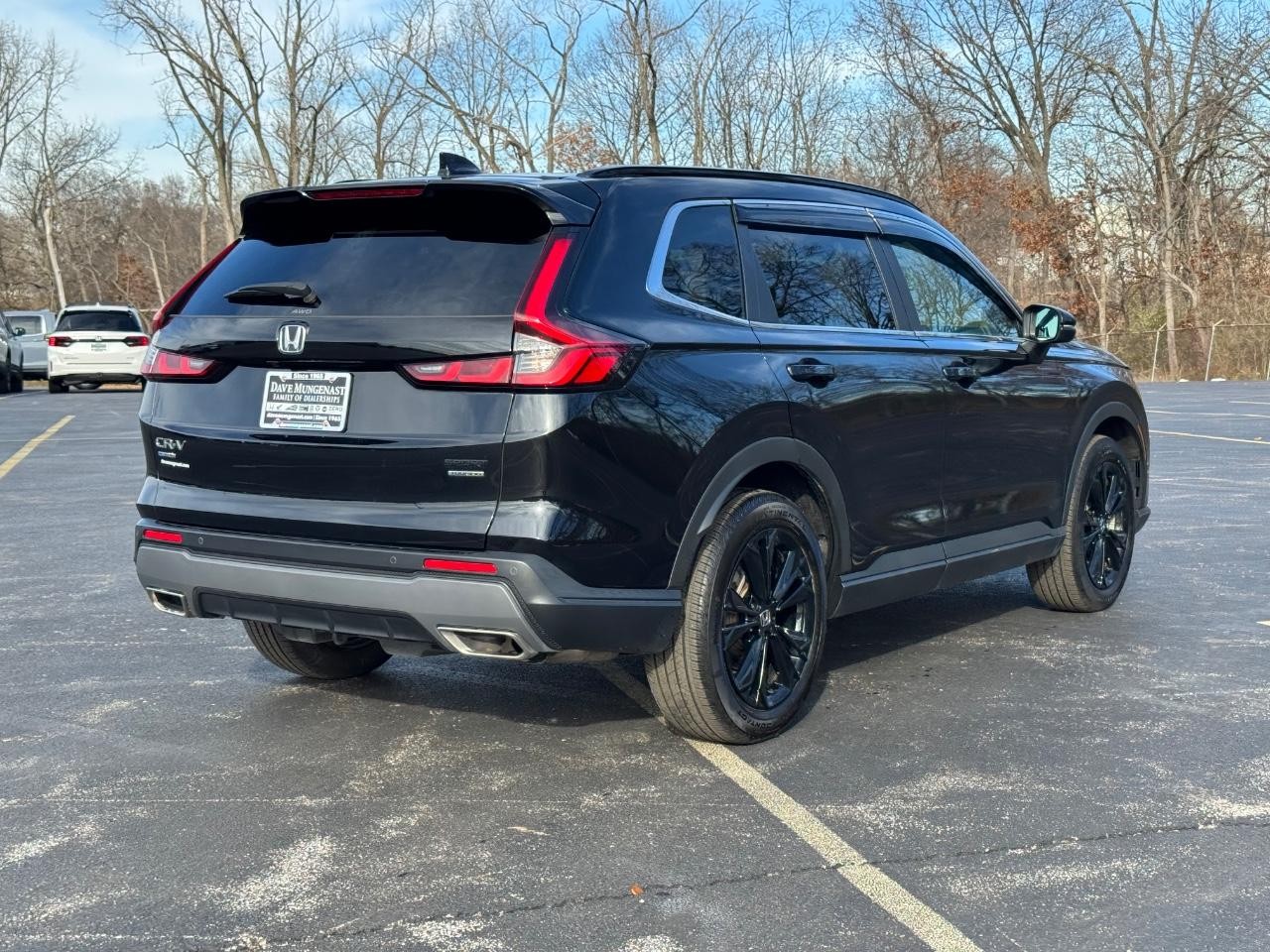 Honda CR-V Hybrid Vehicle Full-screen Gallery Image 03