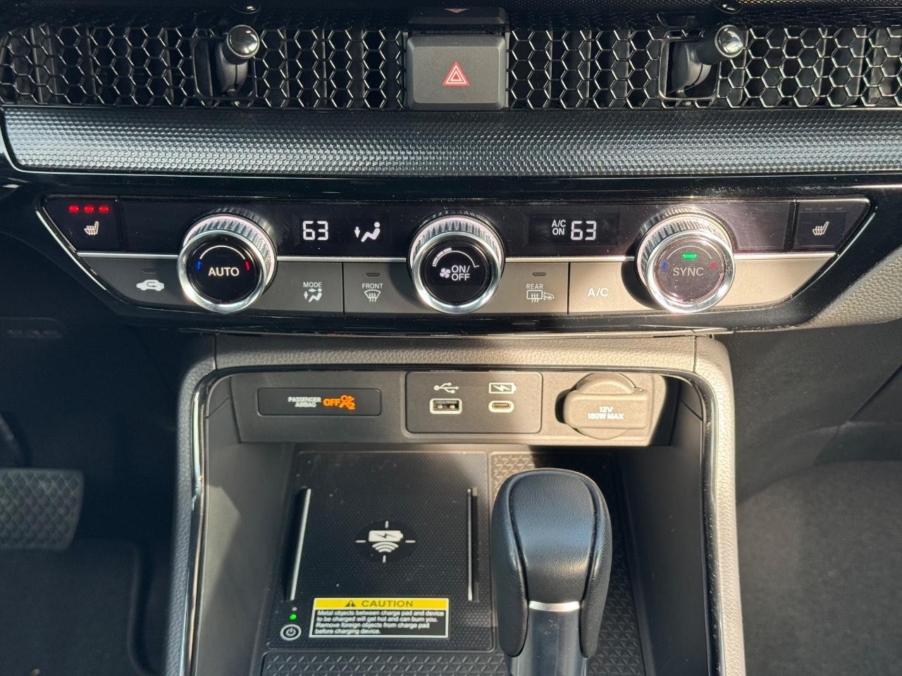 Honda CR-V Hybrid Vehicle Full-screen Gallery Image 14