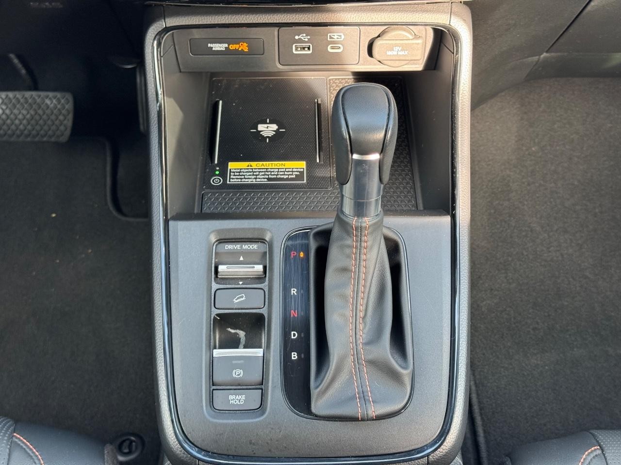 Honda CR-V Hybrid Vehicle Full-screen Gallery Image 15