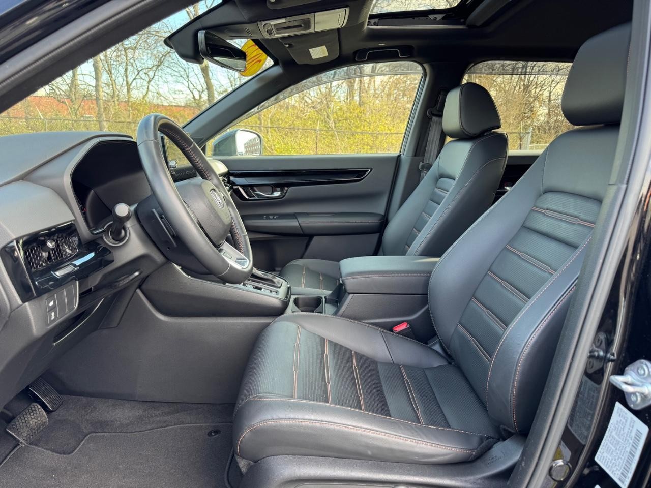 Honda CR-V Hybrid Vehicle Full-screen Gallery Image 18