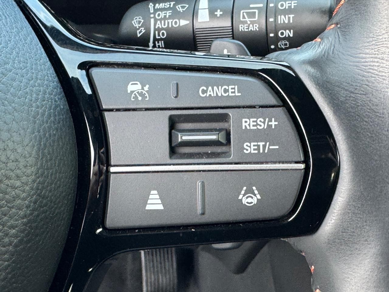 Honda CR-V Hybrid Vehicle Full-screen Gallery Image 22