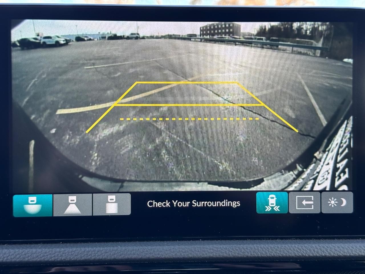 Honda CR-V Hybrid Vehicle Full-screen Gallery Image 24