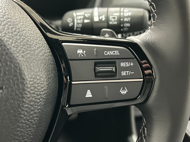 Honda Civic Hatchback Hybrid Vehicle Full-screen Gallery Image 16