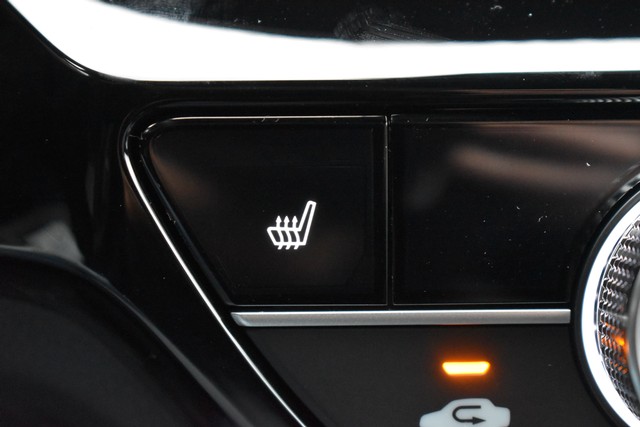 Honda Civic Hatchback Hybrid Vehicle Full-screen Gallery Image 22