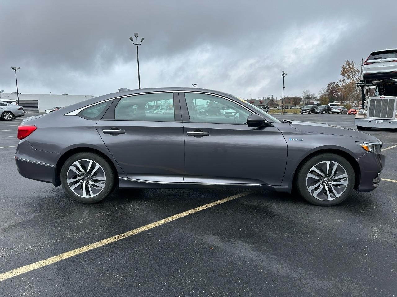 Honda Accord Hybrid Vehicle Full-screen Gallery Image 02