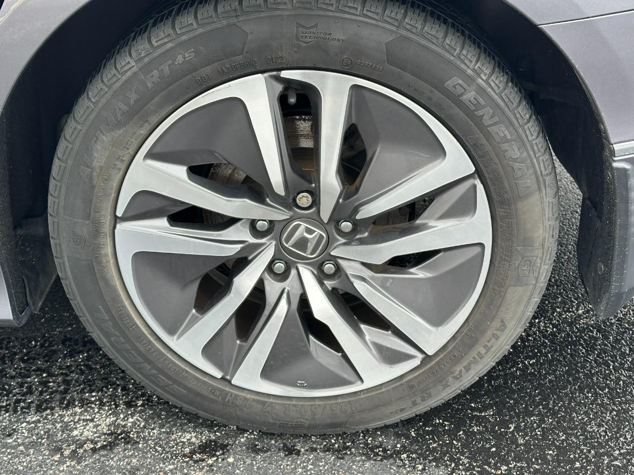 Honda Accord Hybrid Vehicle Full-screen Gallery Image 07