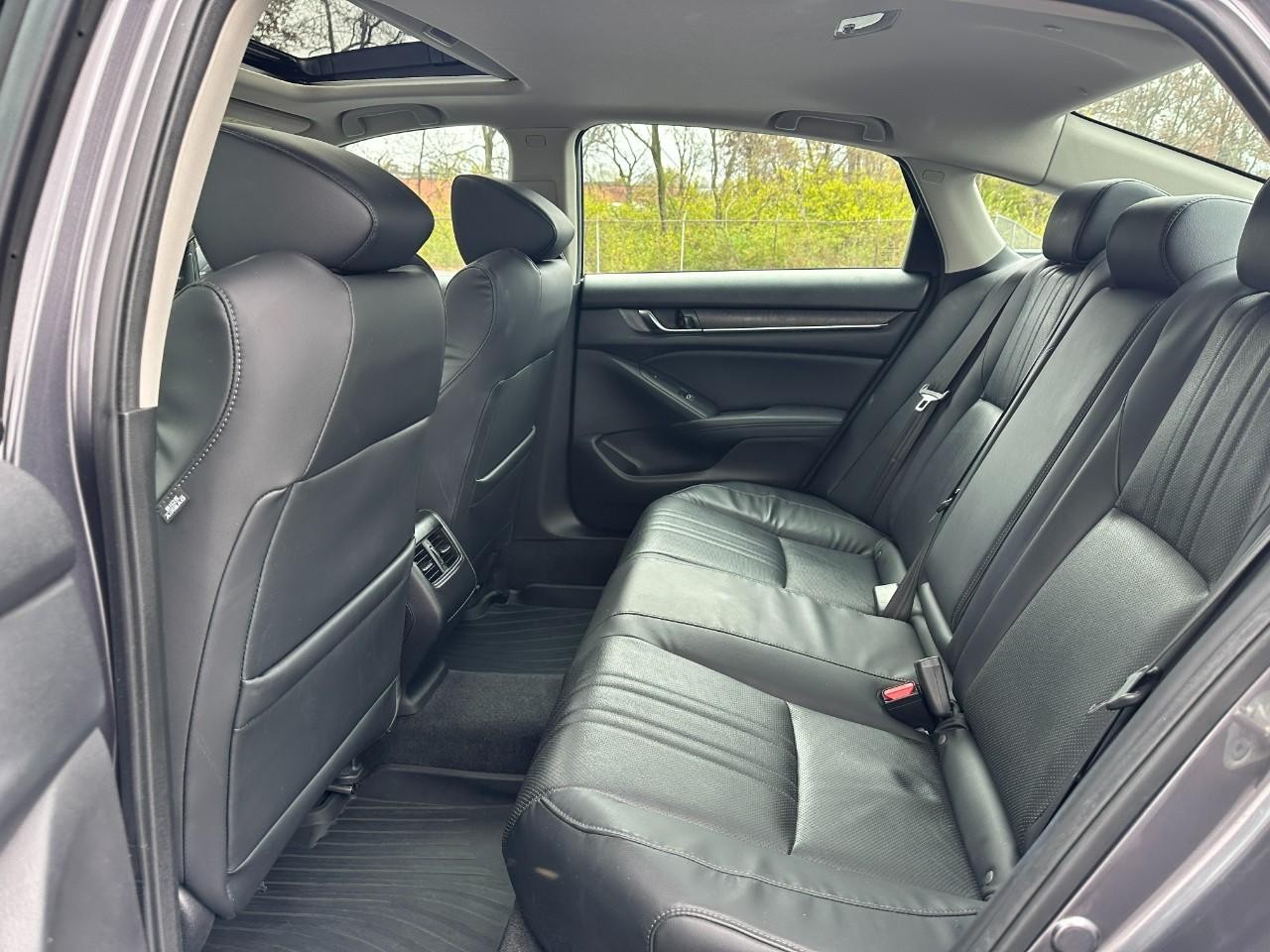 Honda Accord Hybrid Vehicle Full-screen Gallery Image 10