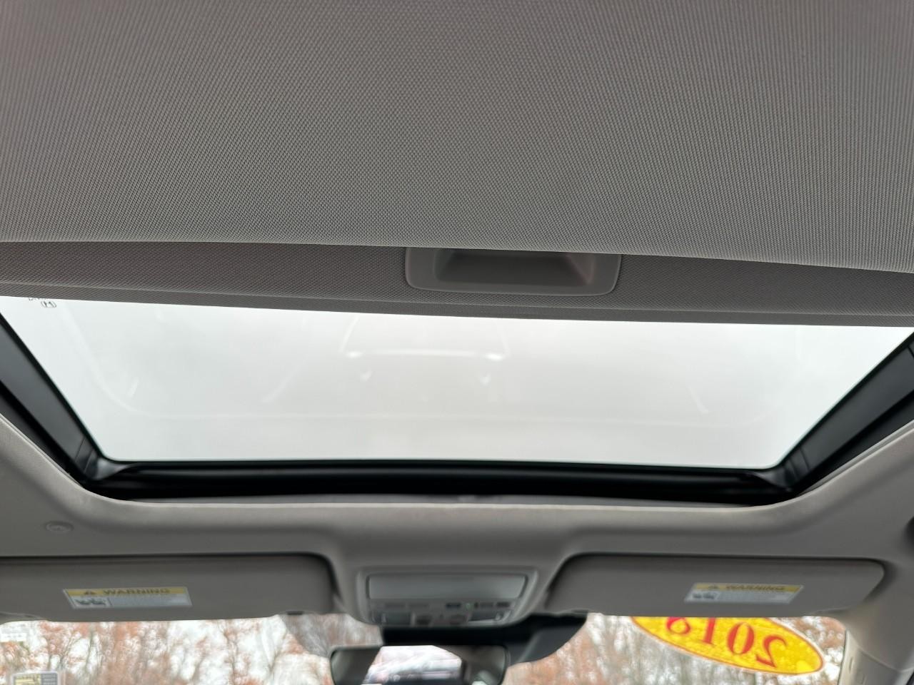 Honda Accord Hybrid Vehicle Full-screen Gallery Image 11