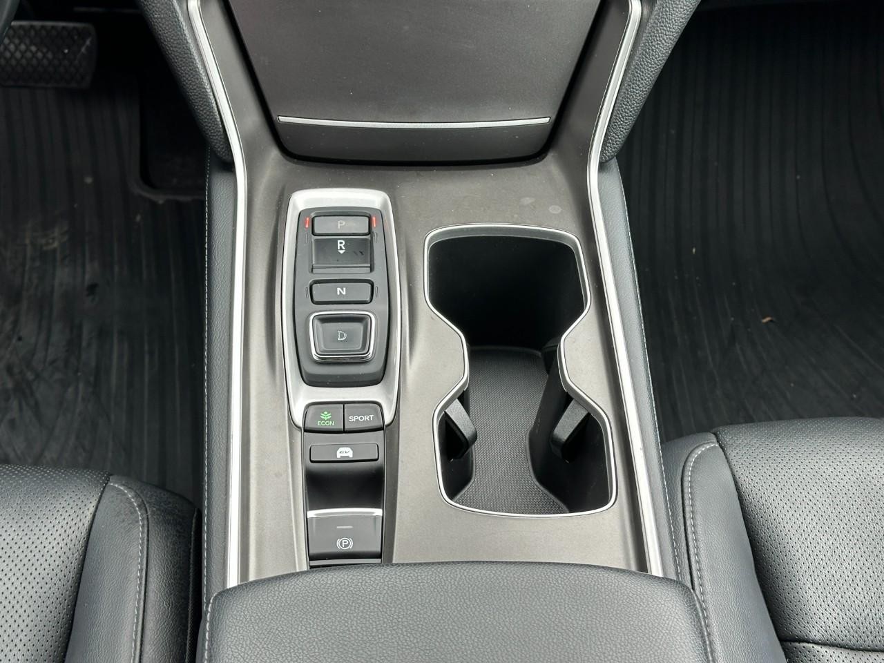 Honda Accord Hybrid Vehicle Full-screen Gallery Image 16