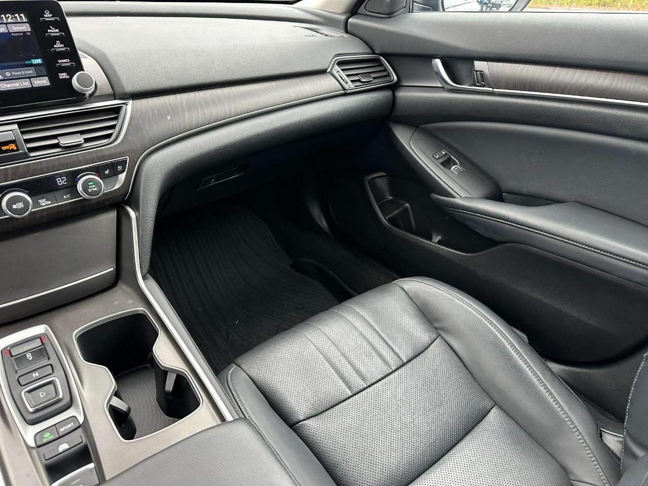 Honda Accord Hybrid Vehicle Full-screen Gallery Image 17