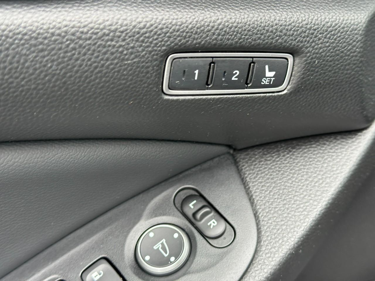 Honda Accord Hybrid Vehicle Full-screen Gallery Image 19