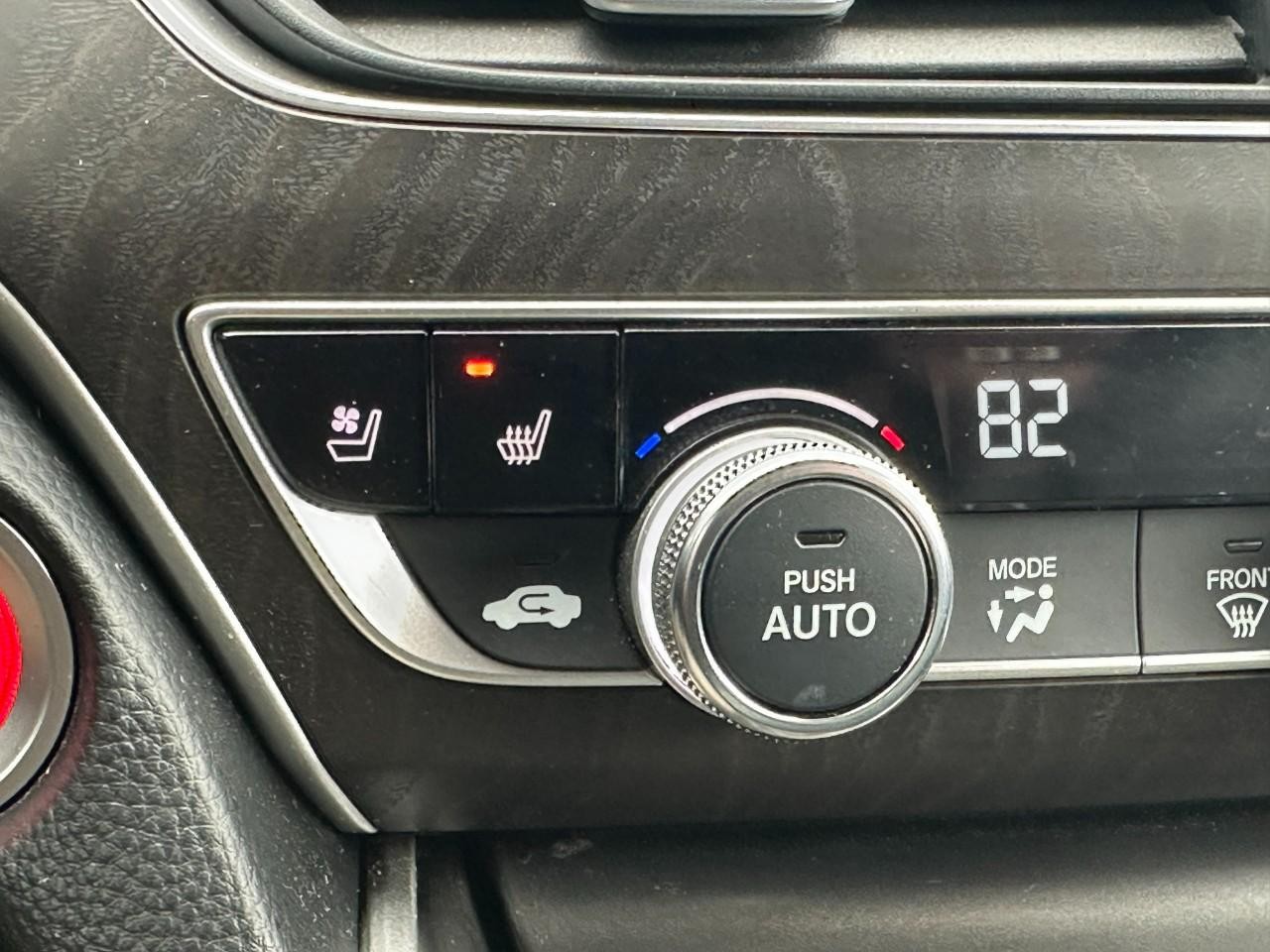 Honda Accord Hybrid Vehicle Full-screen Gallery Image 25