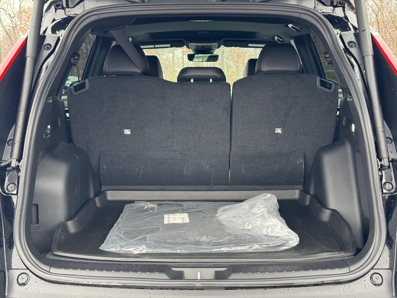 Honda CR-V Hybrid Vehicle Full-screen Gallery Image 04