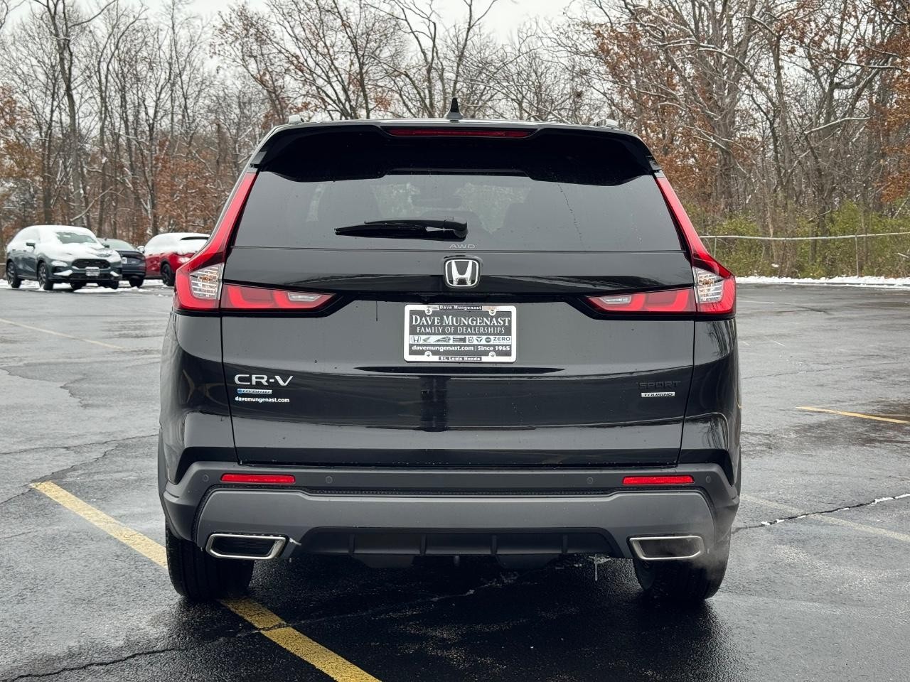 Honda CR-V Hybrid Vehicle Full-screen Gallery Image 05