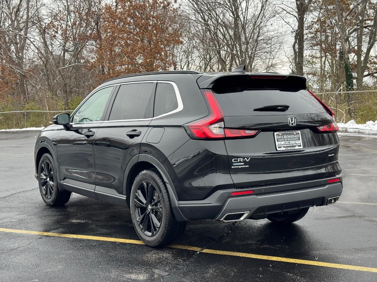 Honda CR-V Hybrid Vehicle Full-screen Gallery Image 06