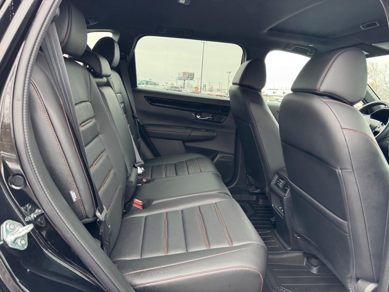 Honda CR-V Hybrid Vehicle Full-screen Gallery Image 10