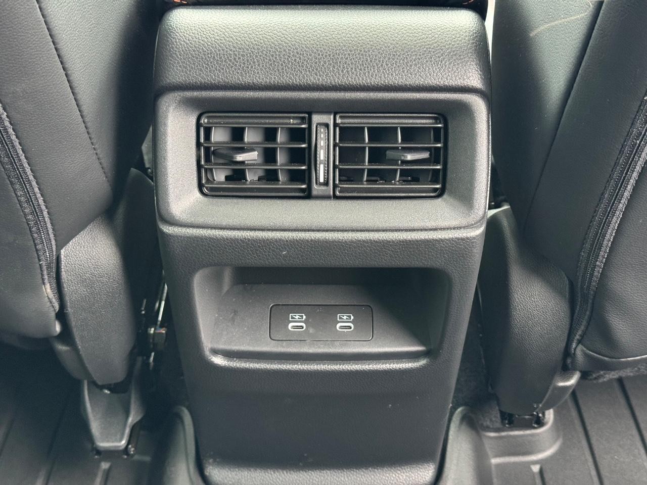 Honda CR-V Hybrid Vehicle Full-screen Gallery Image 16