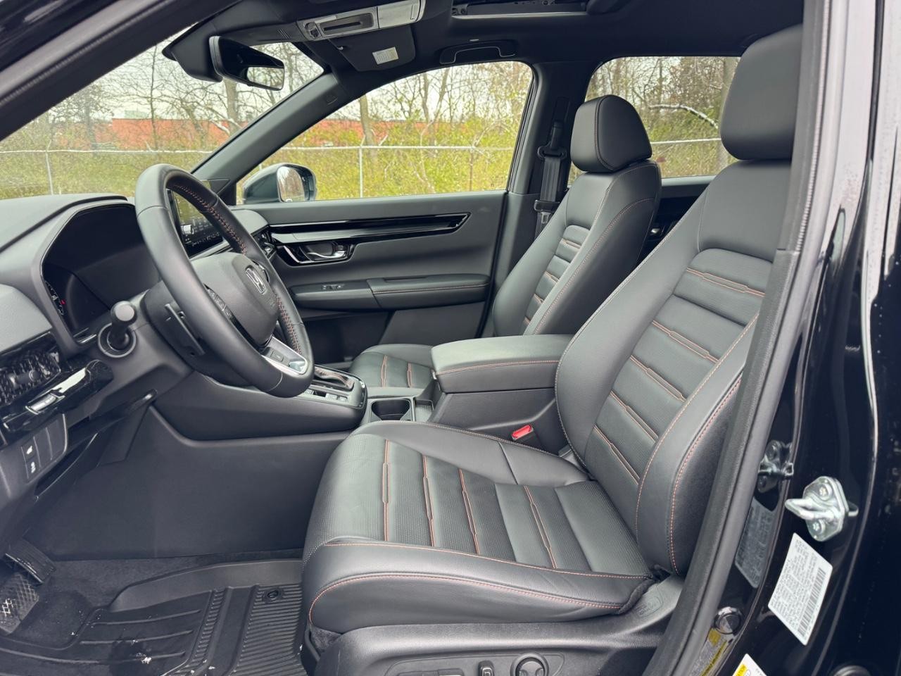 Honda CR-V Hybrid Vehicle Full-screen Gallery Image 18