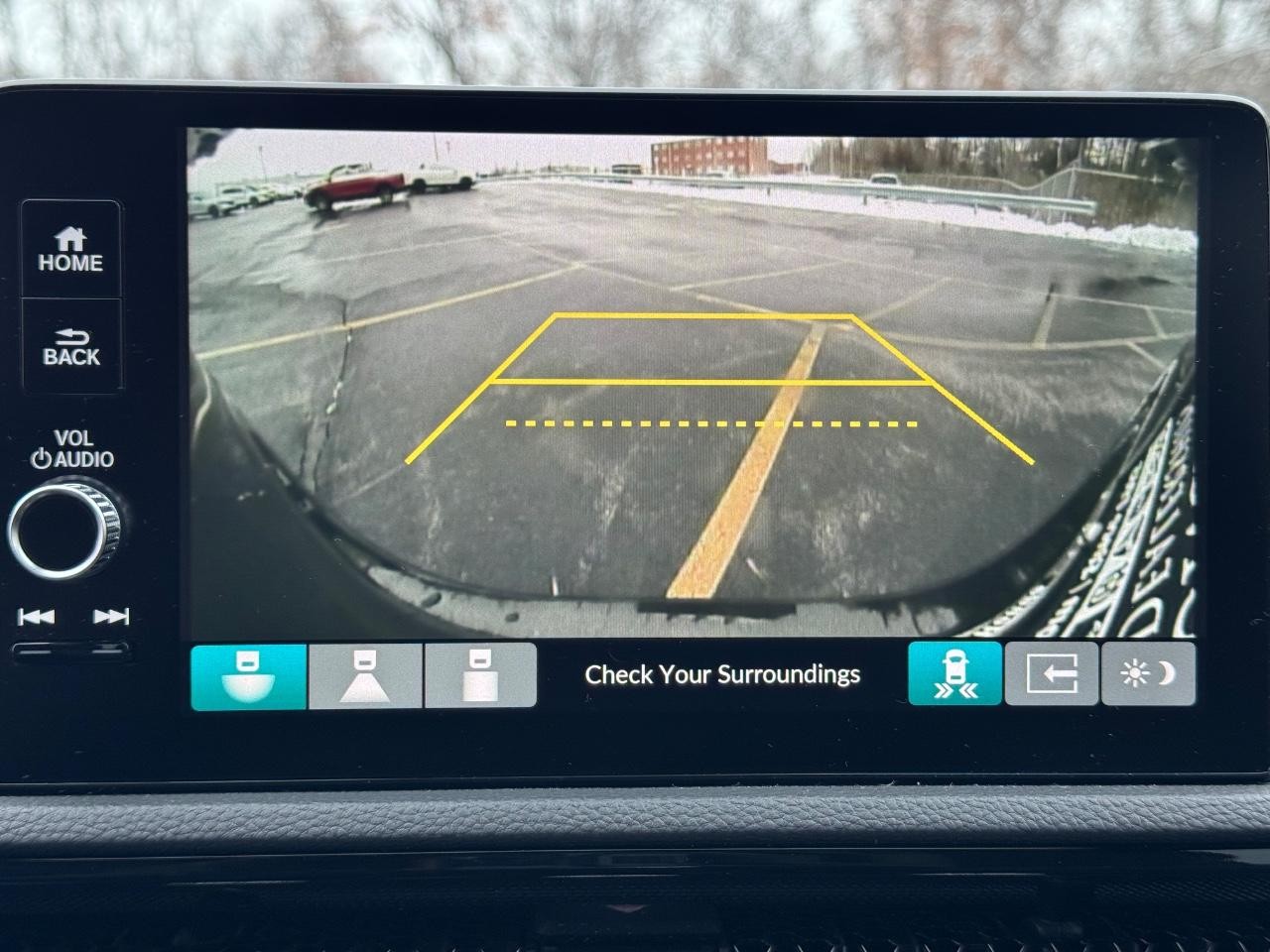 Honda CR-V Hybrid Vehicle Full-screen Gallery Image 24