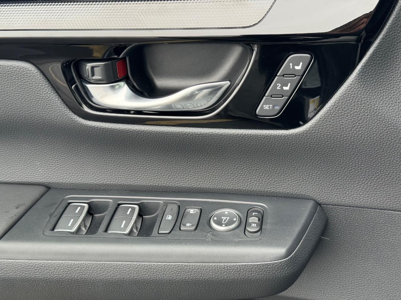 Honda CR-V Hybrid Vehicle Full-screen Gallery Image 25