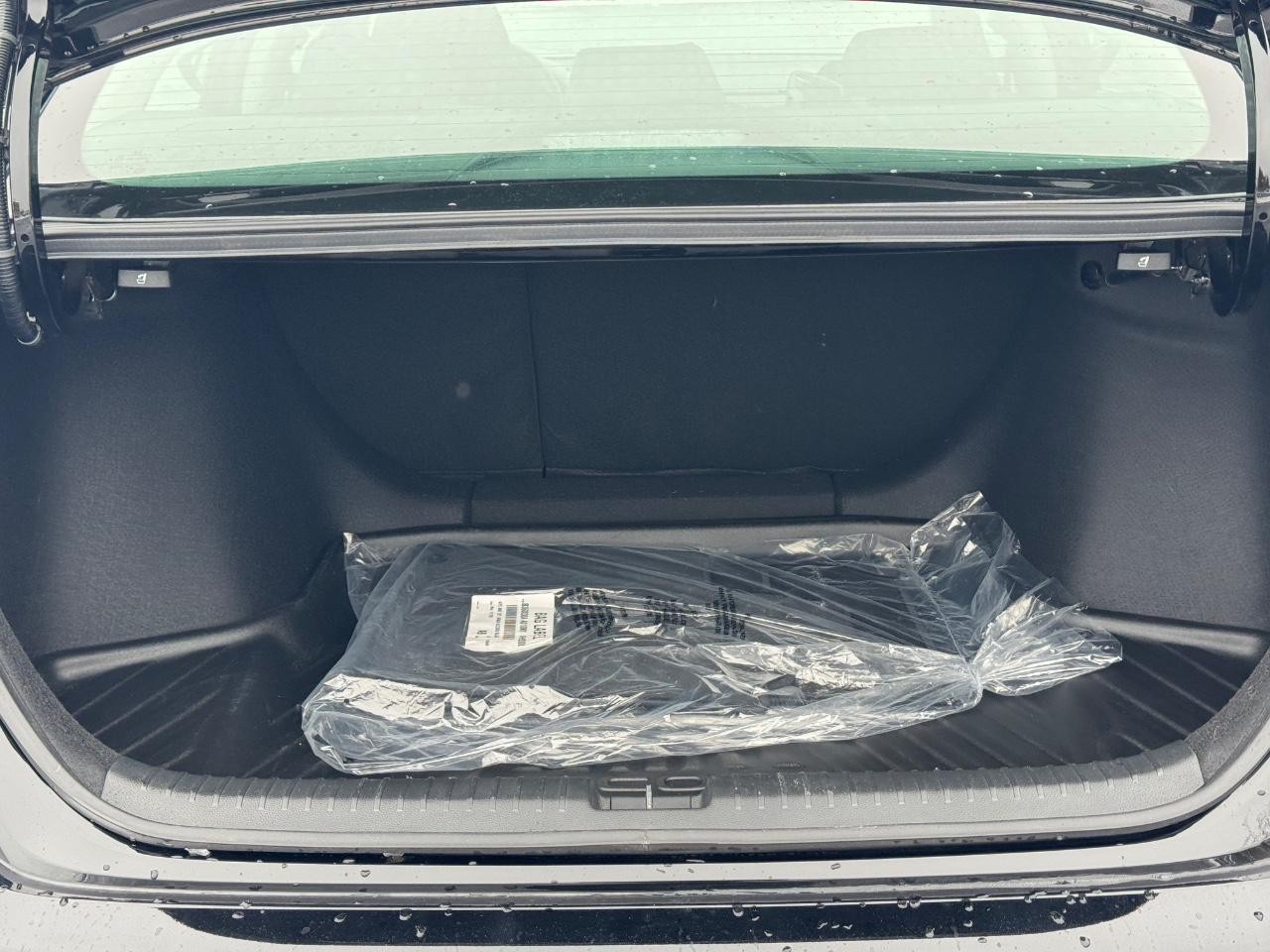 Honda Accord Sedan Vehicle Full-screen Gallery Image 04