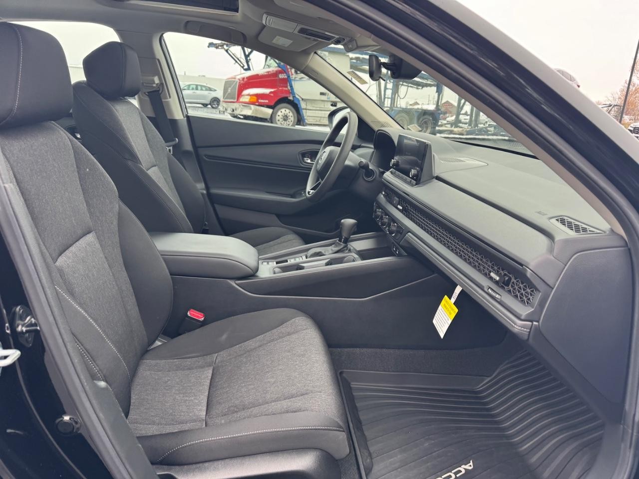 Honda Accord Sedan Vehicle Full-screen Gallery Image 18