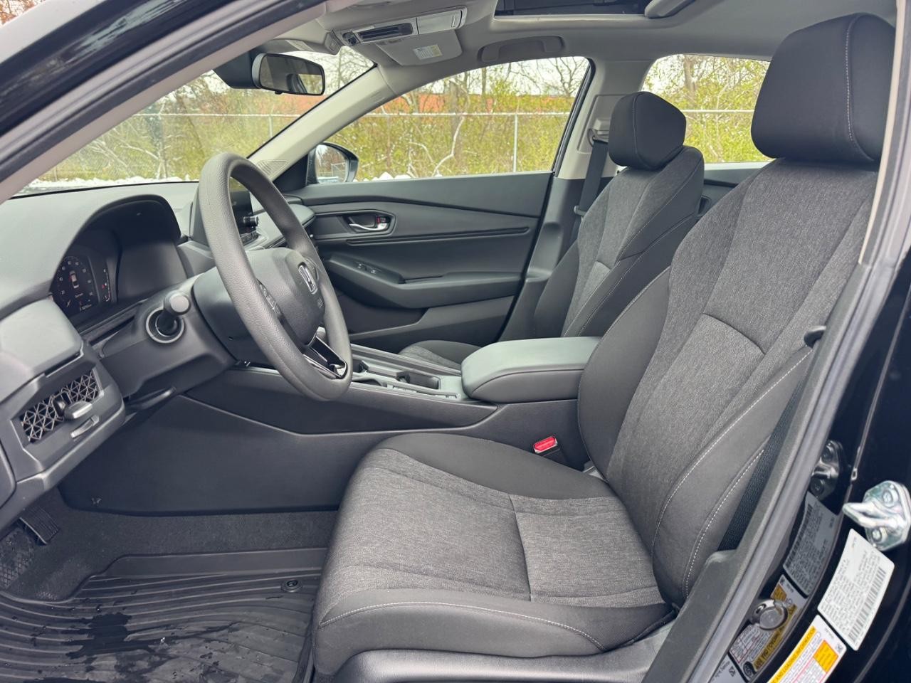 Honda Accord Sedan Vehicle Full-screen Gallery Image 19