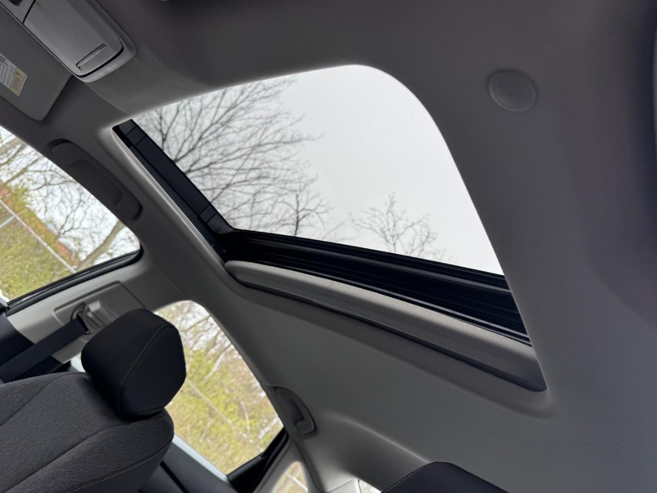 Honda Accord Sedan Vehicle Full-screen Gallery Image 20