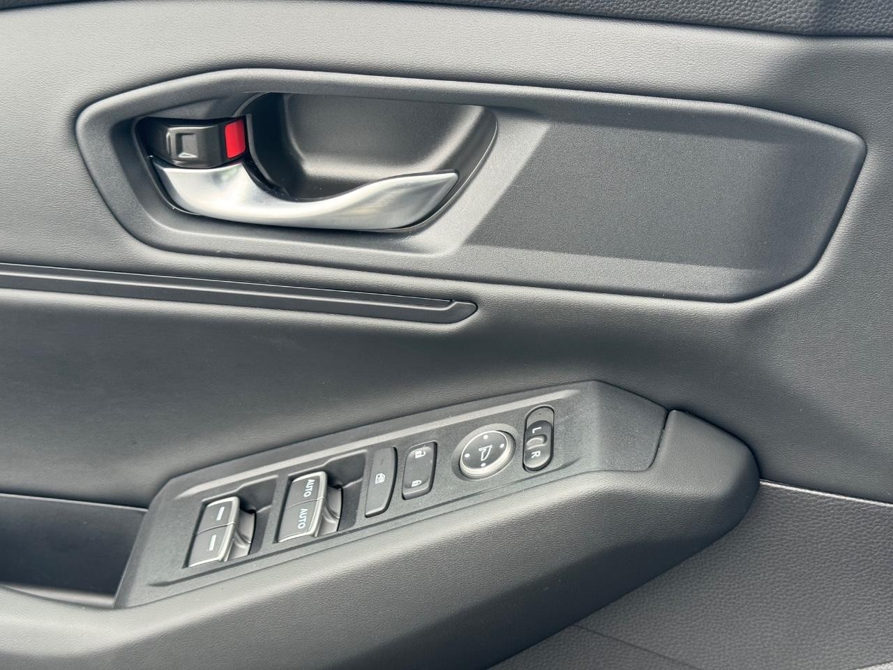 Honda Accord Sedan Vehicle Full-screen Gallery Image 25