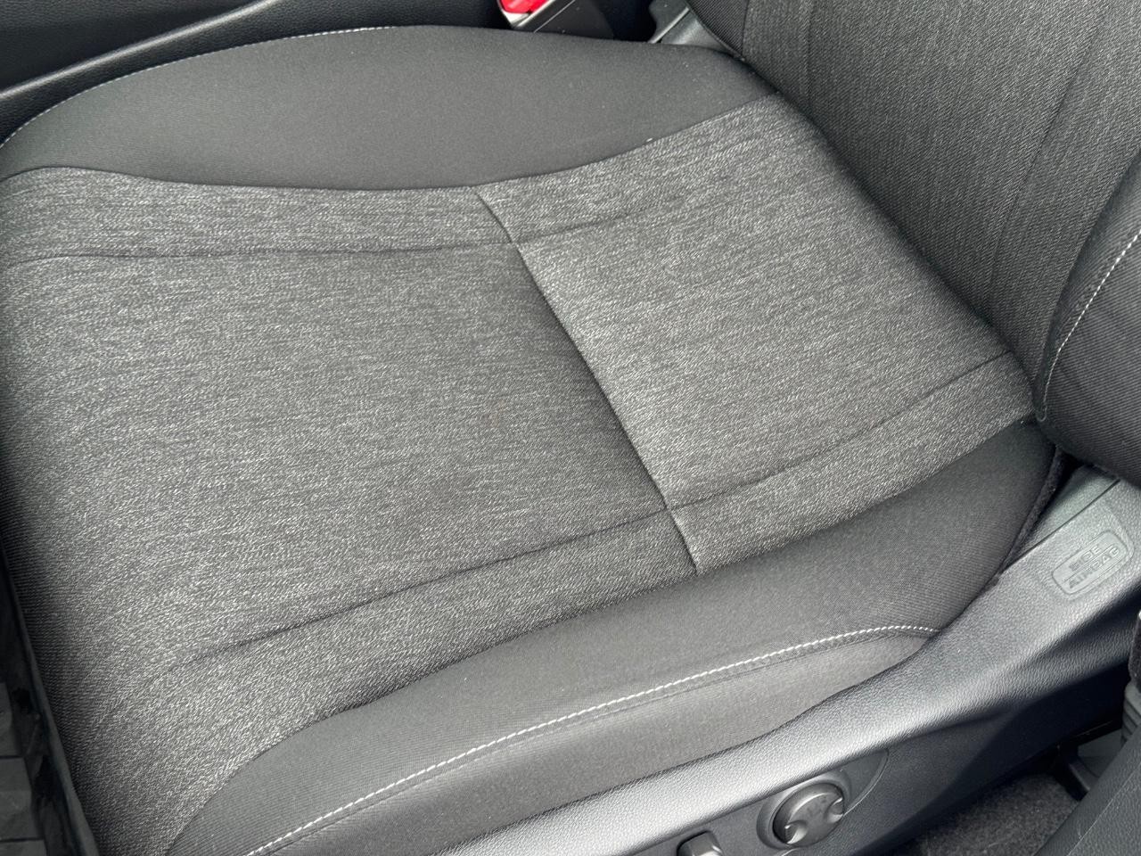 Honda Accord Sedan Vehicle Full-screen Gallery Image 26