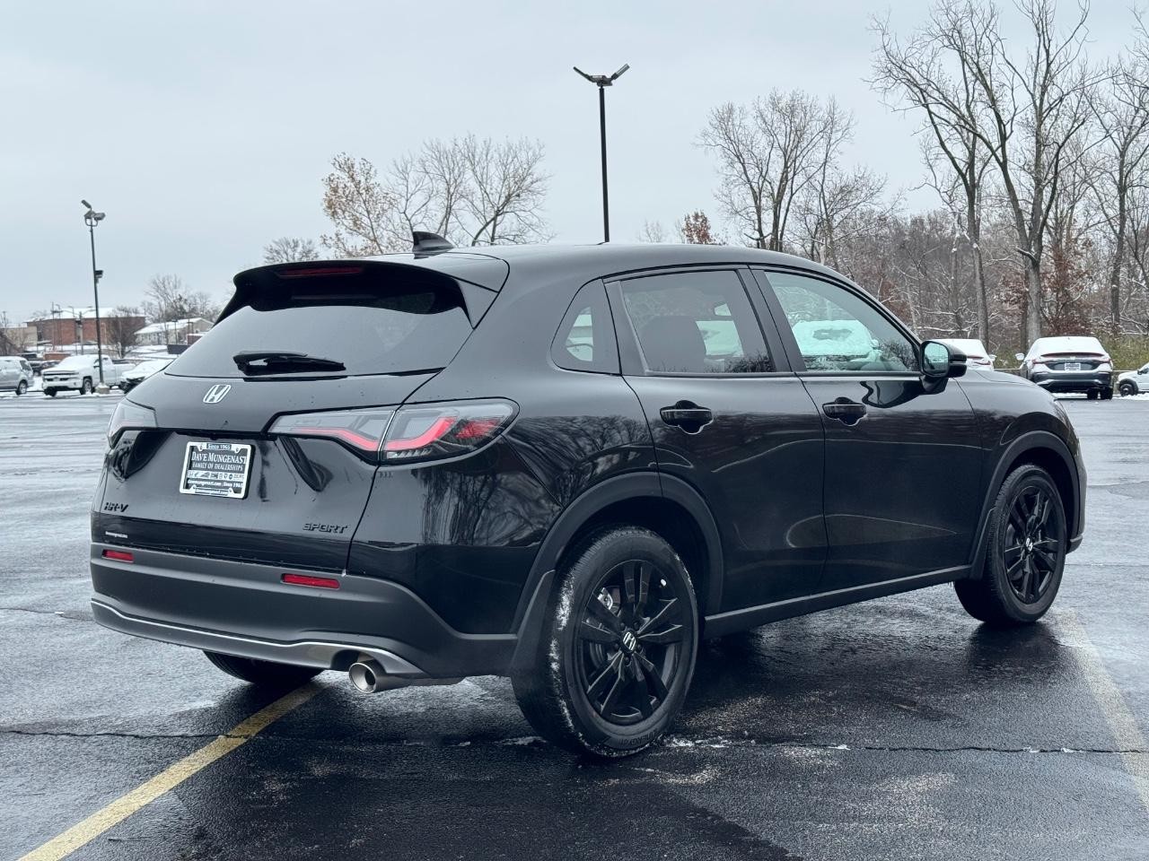 Honda HR-V Vehicle Full-screen Gallery Image 03