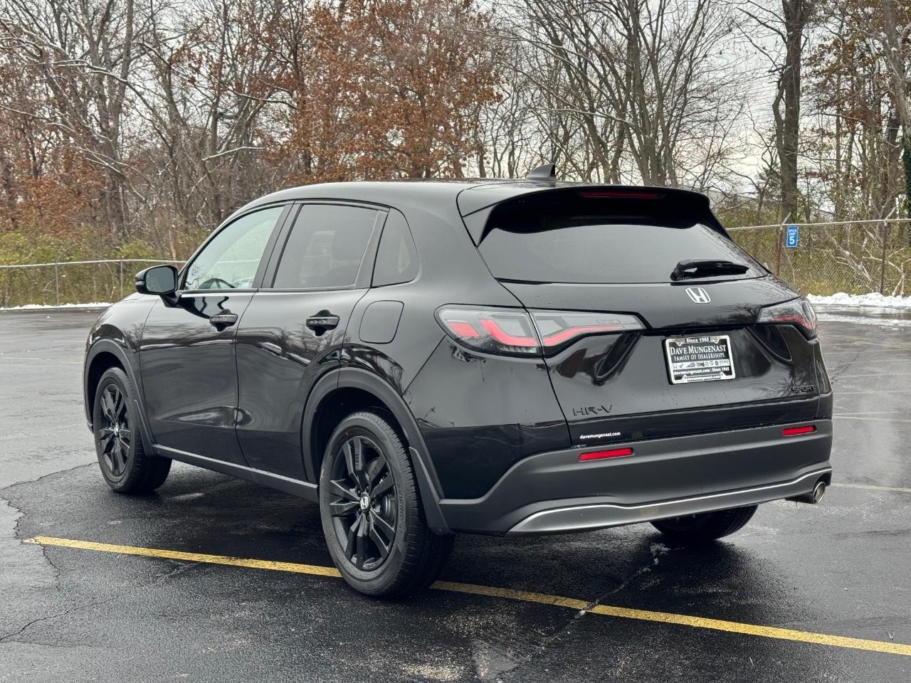 Honda HR-V Vehicle Full-screen Gallery Image 06