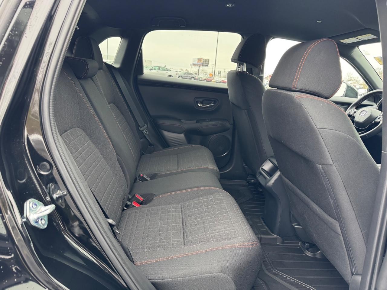 Honda HR-V Vehicle Full-screen Gallery Image 10